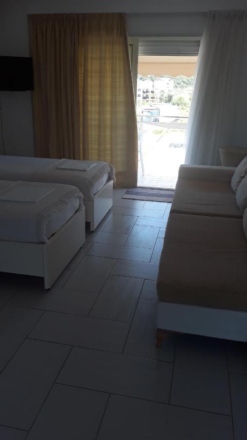Menikos Apartments Химара Номер фото
