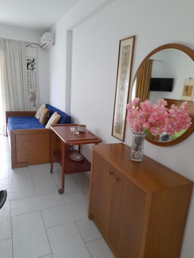 Menikos Apartments Химара Экстерьер фото