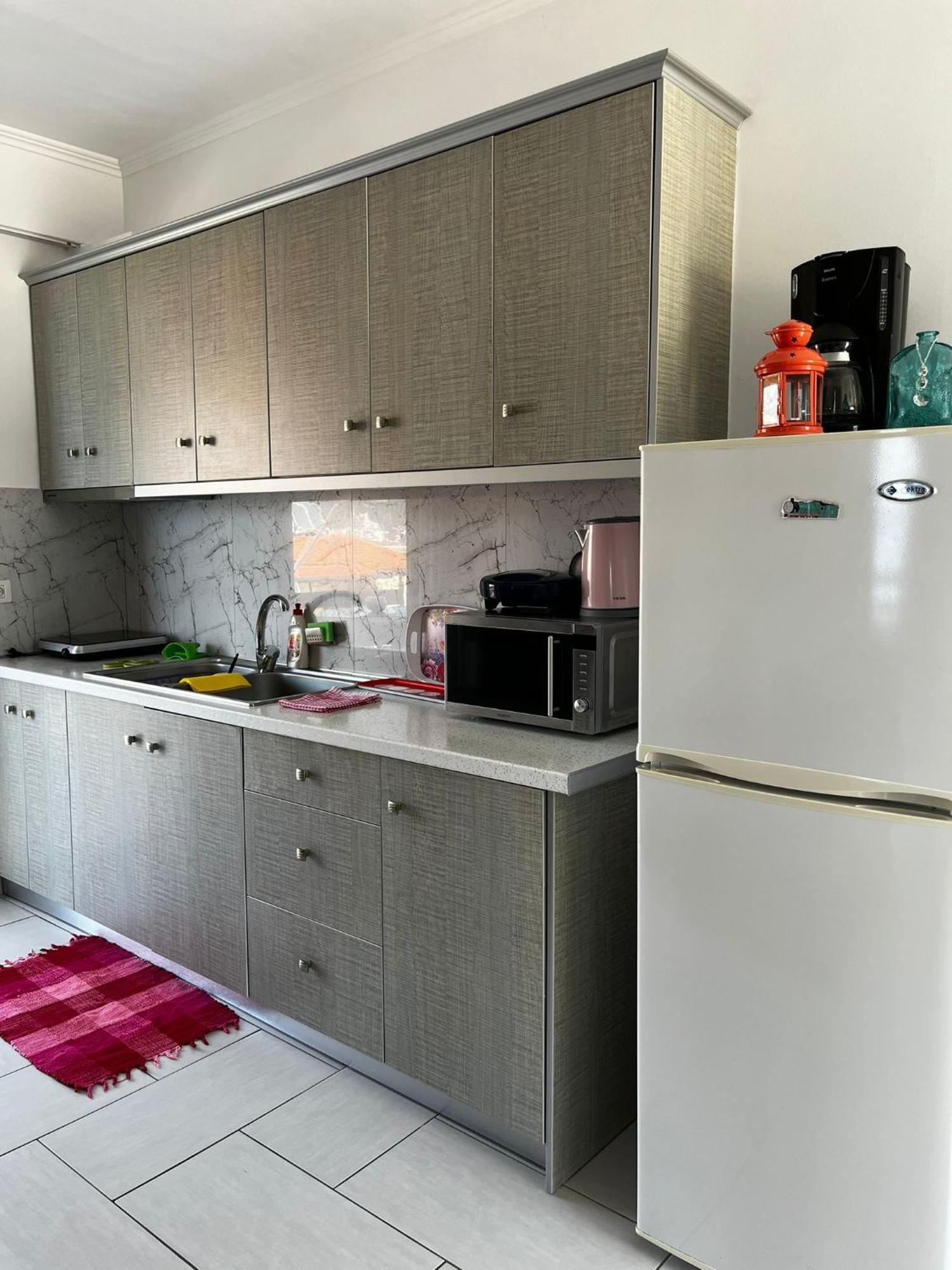 Menikos Apartments Химара Экстерьер фото