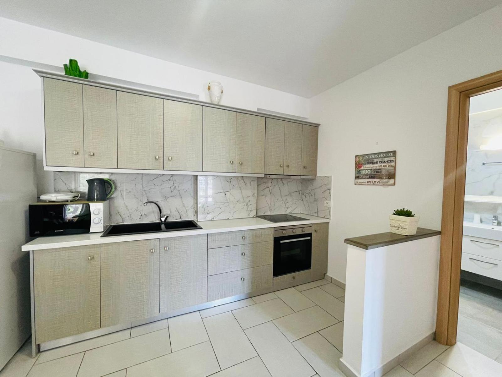 Menikos Apartments Химара Номер фото