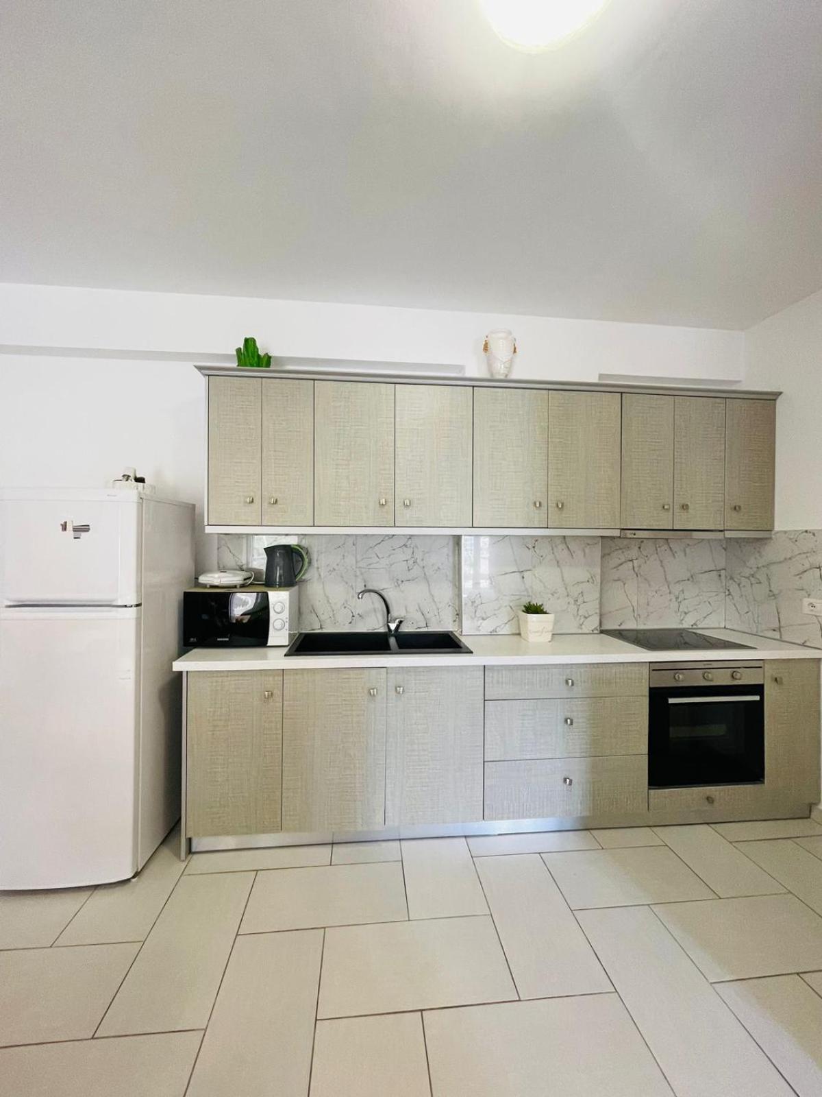 Menikos Apartments Химара Номер фото